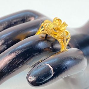 18KT HGE Stamped Ring 3D Ribbon Bow Sz 5.75